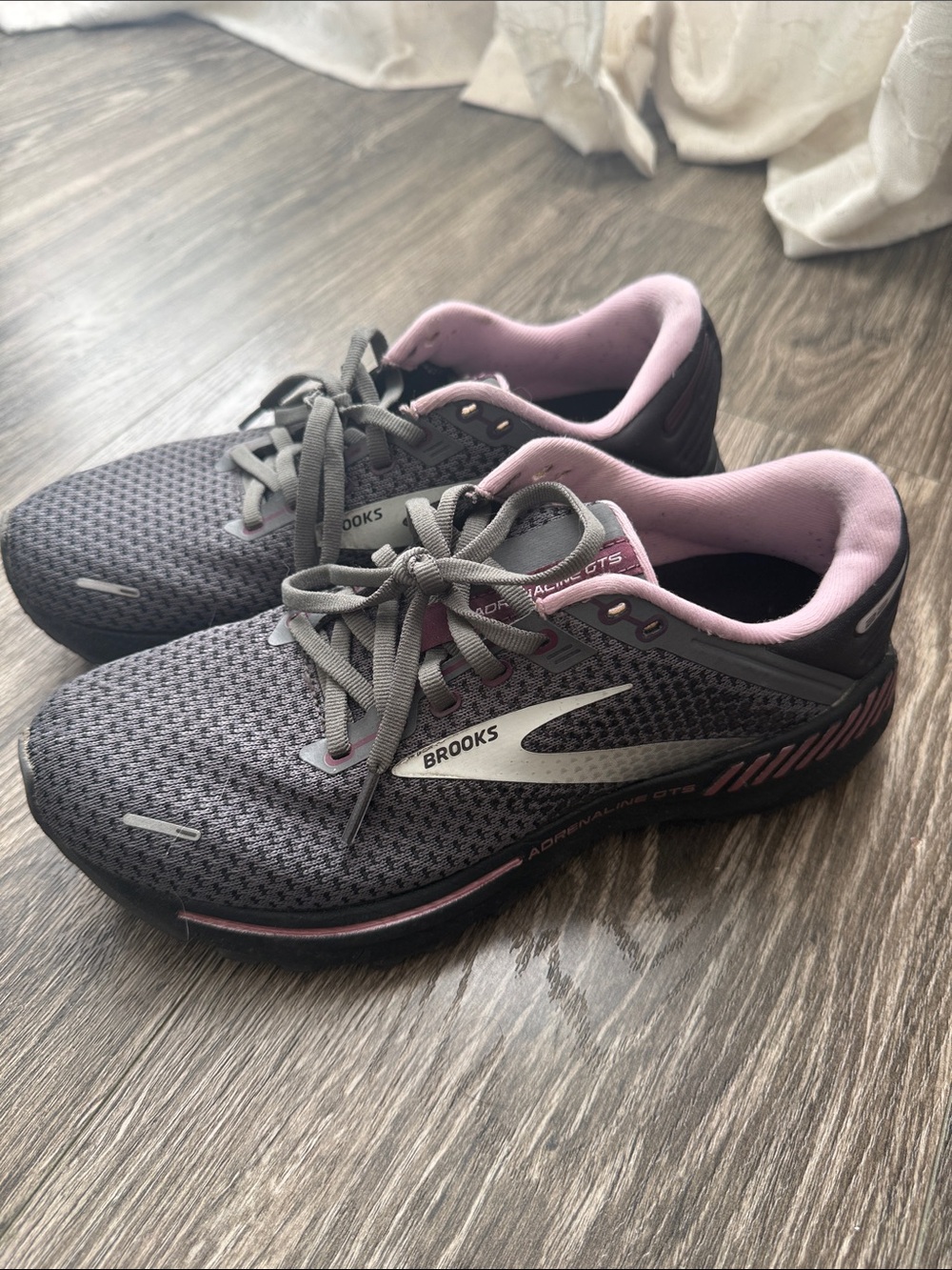 Brooks Women's Gray and Pink Running Sneakers